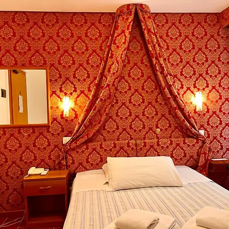Hotel Canada-3